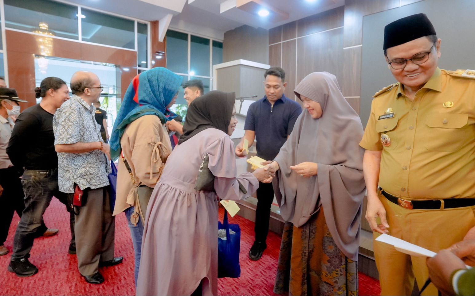 Hasnah Syam Silaturahmi dengan Wartawan dan LSM Barru