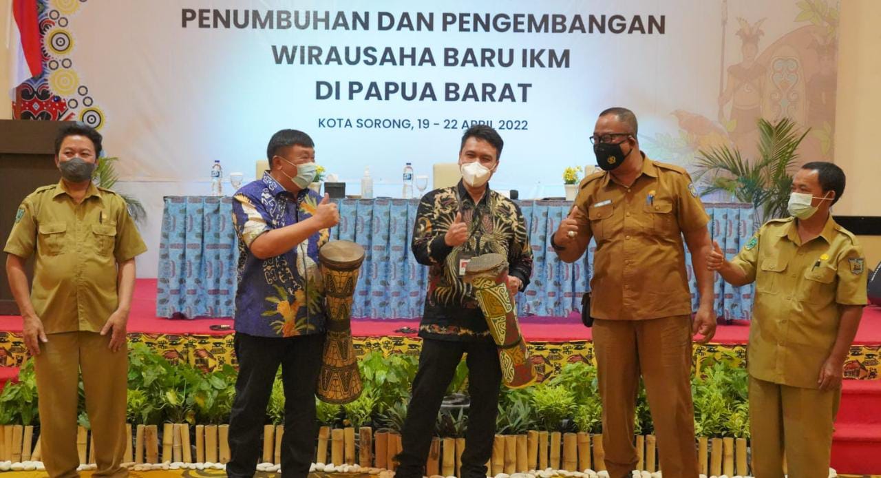 Rico Sia Gelar Bimtek Dorong IKM Papua Barat