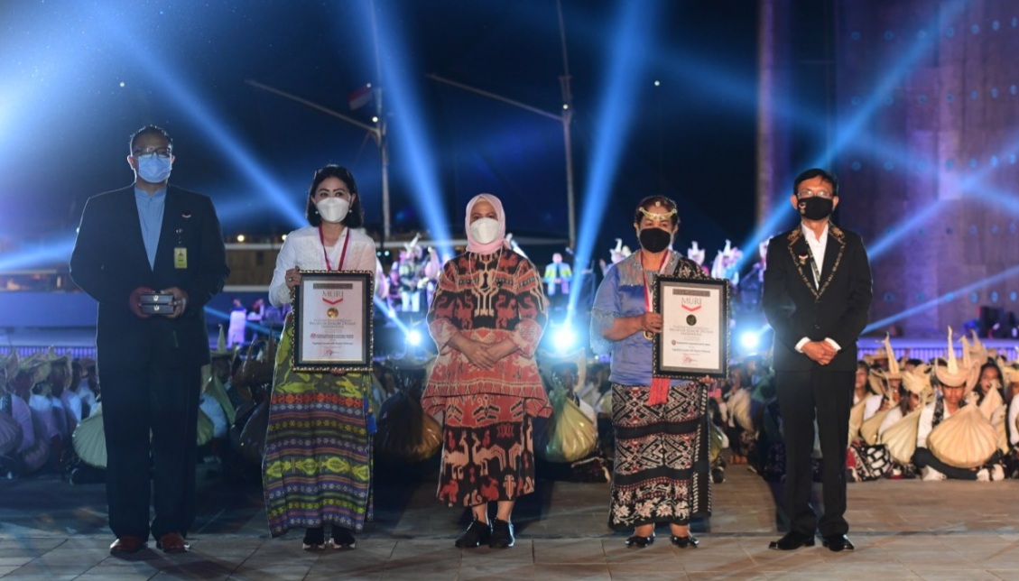 Julie Laiskodat Inisiasi Konser 1000 Sasando di Labuan Bajo