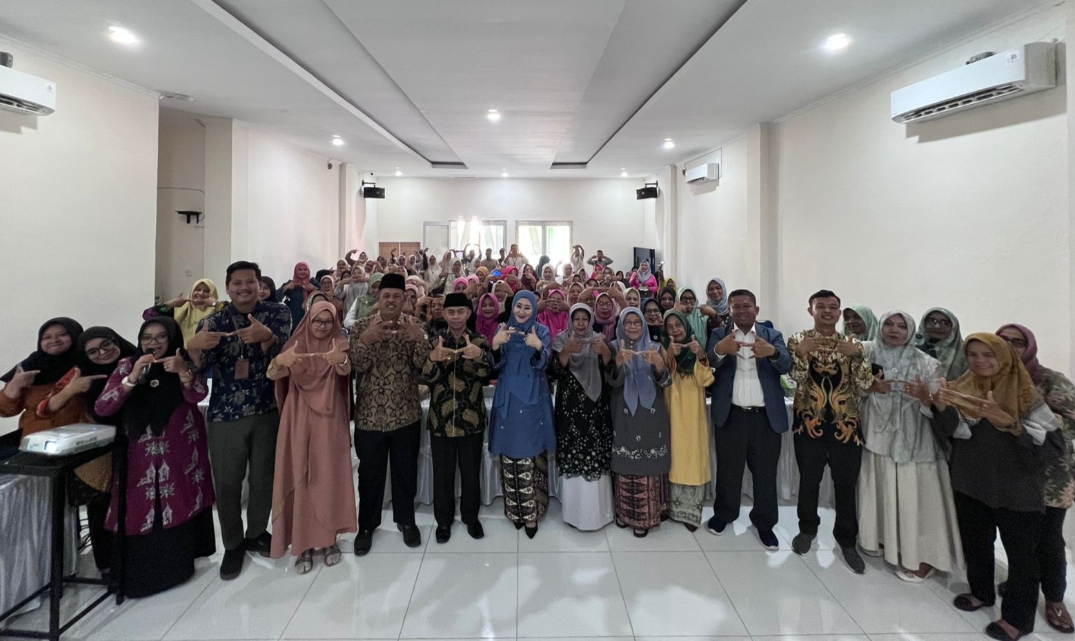 Lisda Hendrajoni Dorong Sertifikasi Halal agar UMKM Pesisir Selatan Naik Kelas