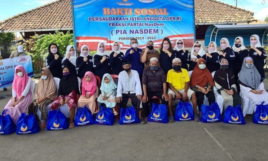 PIA Fraksi NasDem DPR Bakti Sosial di Cirebon
