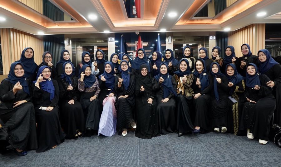 PIA Fraksi NasDem Satukan Tekad Mendukung Suami Bekerja untuk Rakyat