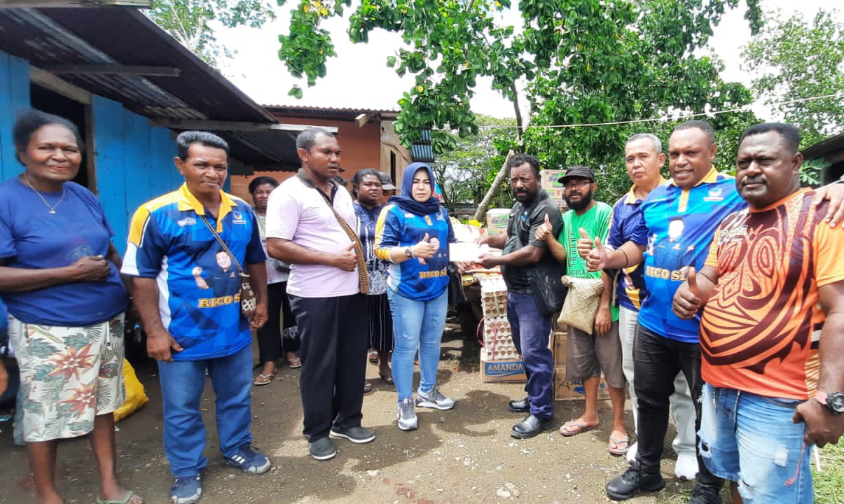 Rico Sia Beri Bantuan Bahan Makanan dan BBM di Raja Ampat