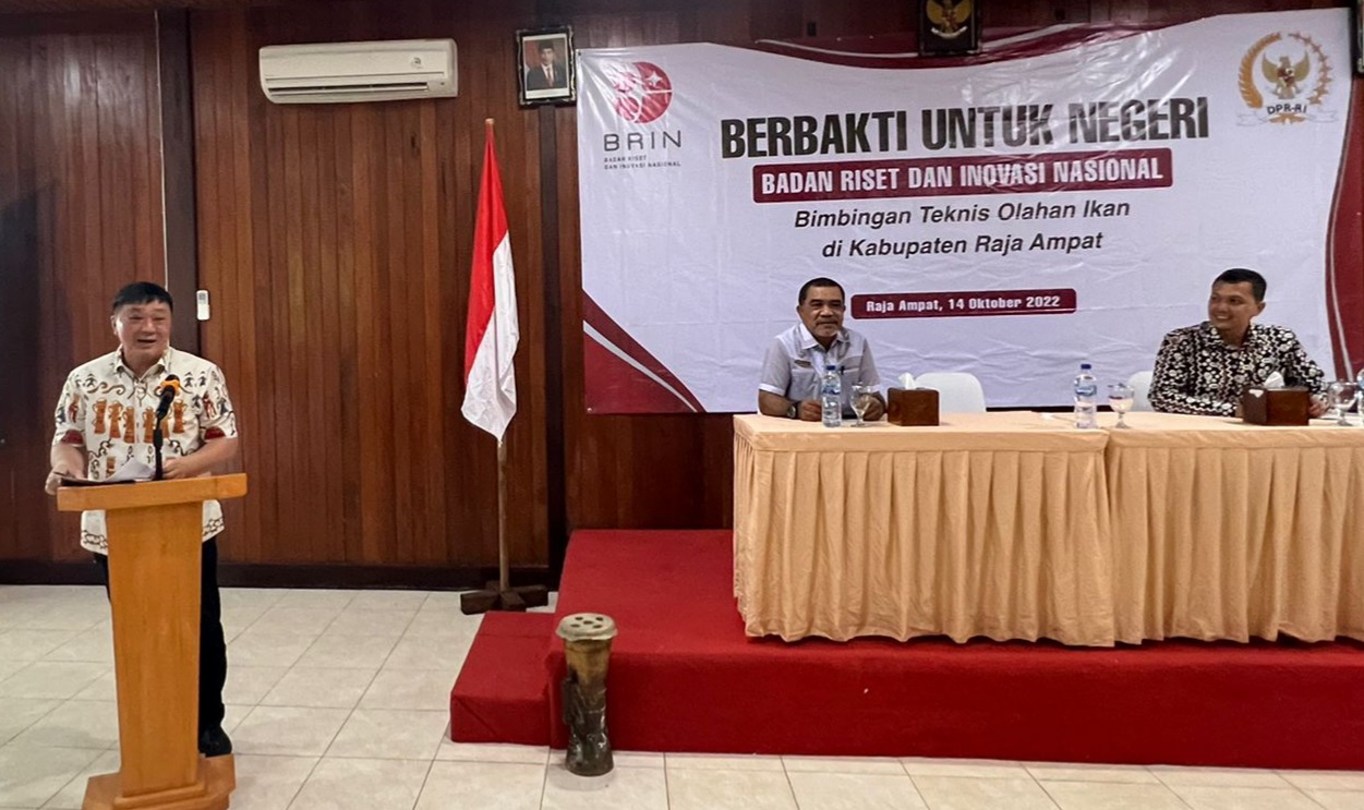 Rico Sia Gelar Bimtek Olahan Ikan di Raja Ampat