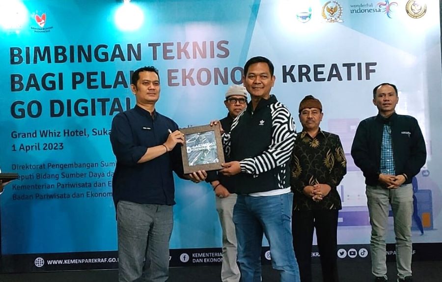 Aam Buka Bimtek Kemenparekraf di Probolinggo
