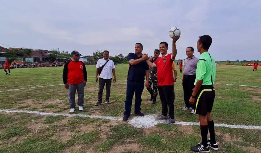 Buka Turnamen Sepak Bola, Aam Ingatkan Jaga Sportivitas