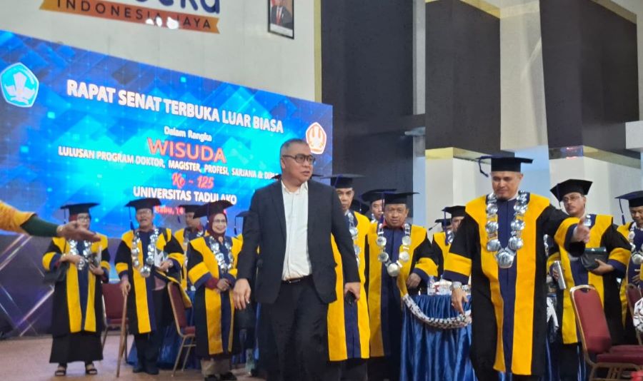 Ahmad Ali Beri Beasiswa kepada Seluruh Lulusan Terbaik Untad
