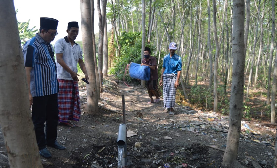 Aminurokhman Beri Bantuan Sumur Artesis di Pasuruan