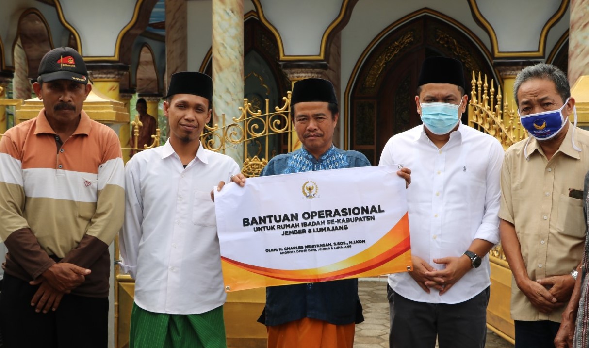 Haji Charles Beri Bantuan Operasional Rumah Ibadah