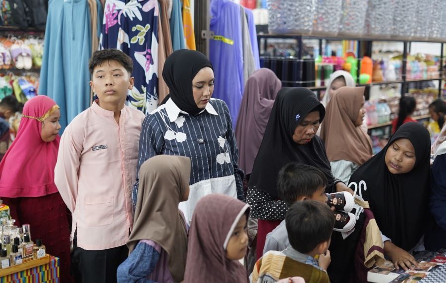Cindy Monica Gelar Acara 'Bali Baju Rayo', Wujud Kepedulian kepada Anak Yatim
