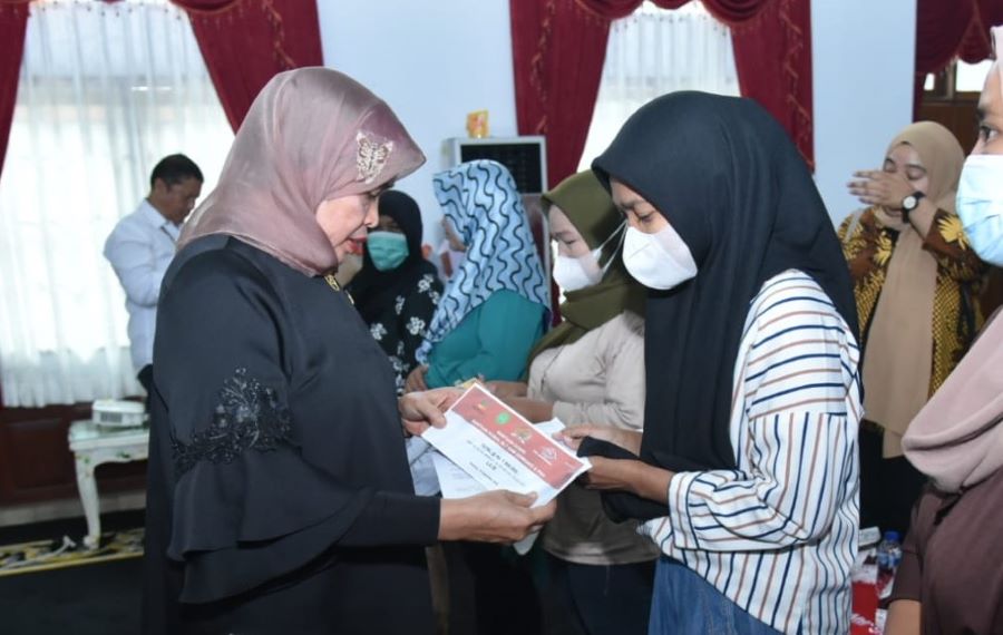 Delmeria Minta PT Pos Perbaiki Penyaluran Bansos