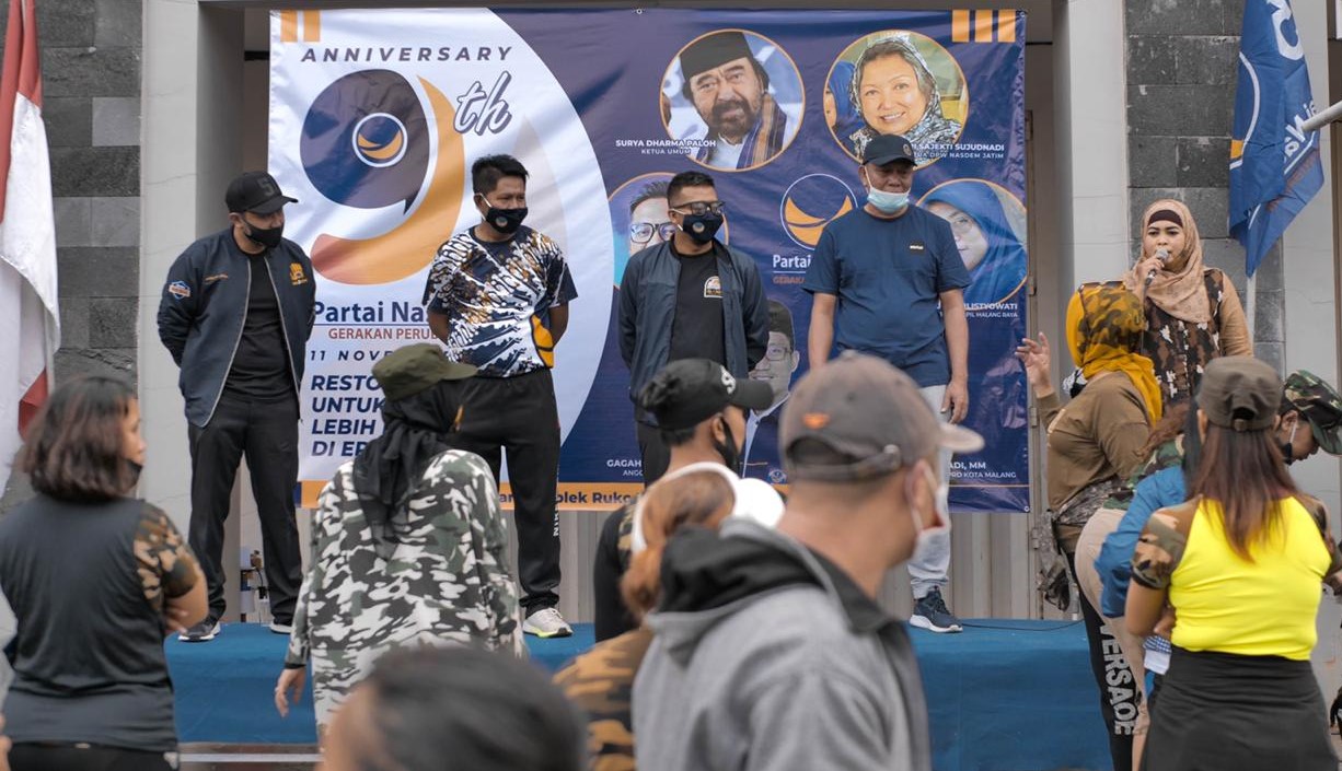 Dewa Salurkan Bantuan di Zumba Biru Mandiri NasDem