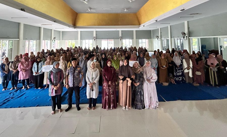 Perempuan Berperan Penting dalam Mendidik Anak