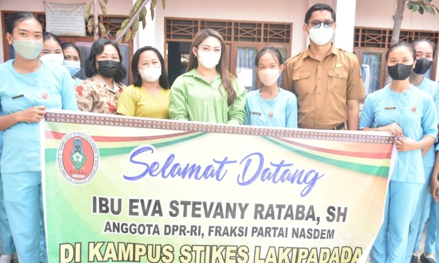 Tiga Tahun Mengabdi, Eva Rataba Salurkan 1000 KIP Kuliah untuk Toraja
