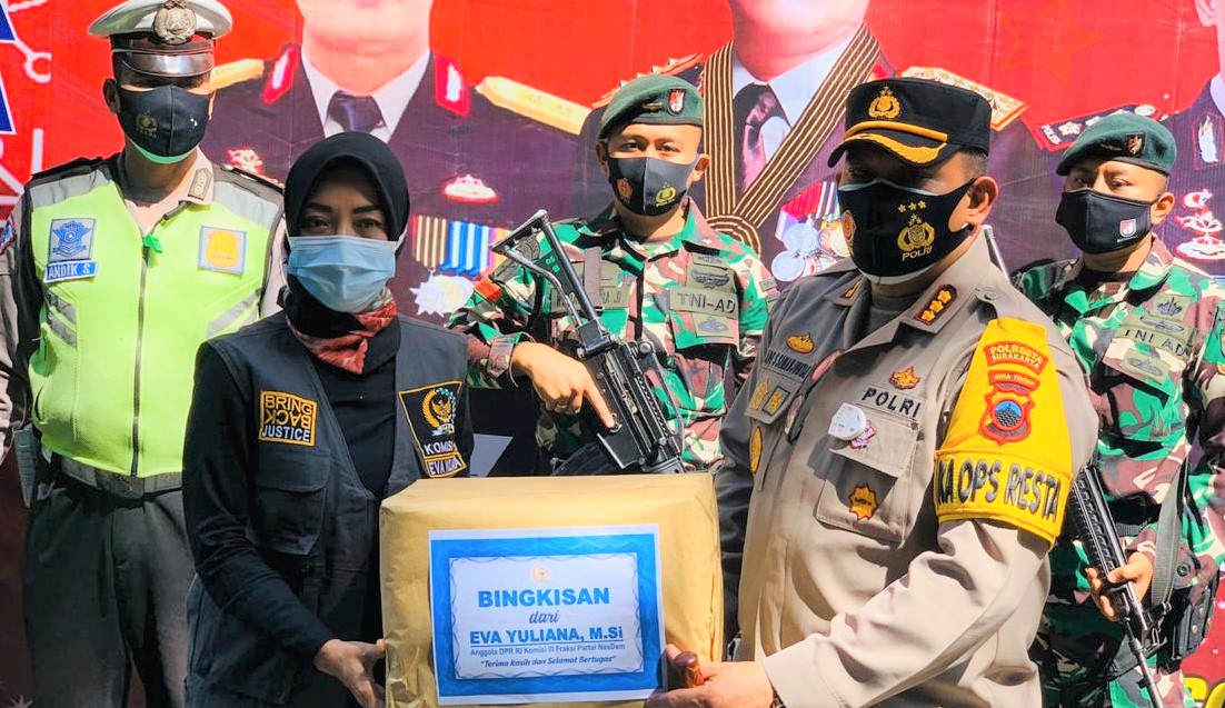 Eva Yuliana Pantau Suasana Perayaan Natal