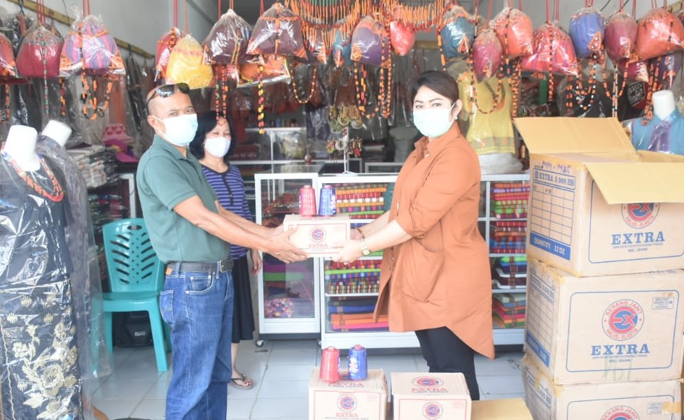 Eva Rataba Support Tenun Toraja