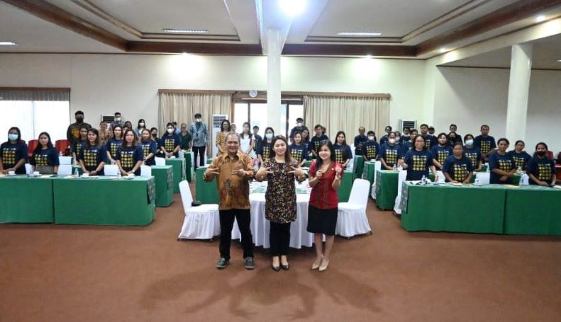 Eva Rataba Sosialisasikan UU Ekonomi Kreatif di Toraja Utara