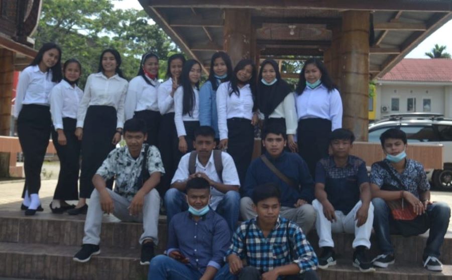 Eva Rataba Bantu Dua Mahasiswa UKI Toraja