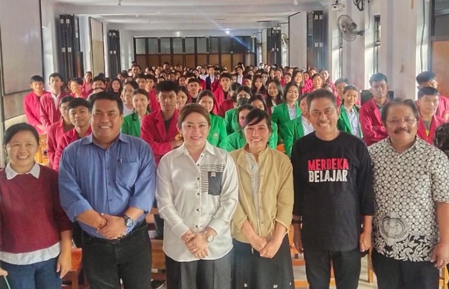 Eva Rataba Kembali Salurkan KIP Kuliah untuk Mahasiswa Toraja