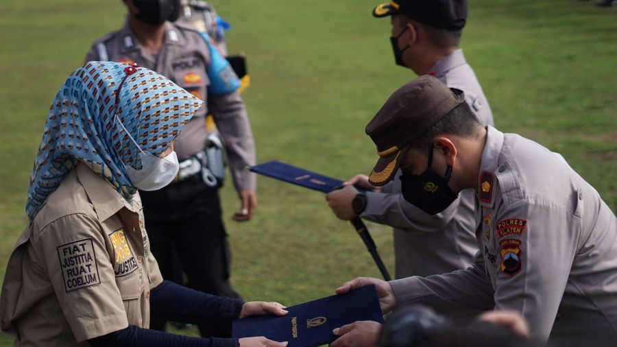 Eva Beri Penghargaan Penanganan Covid-19 ke Polres Klaten