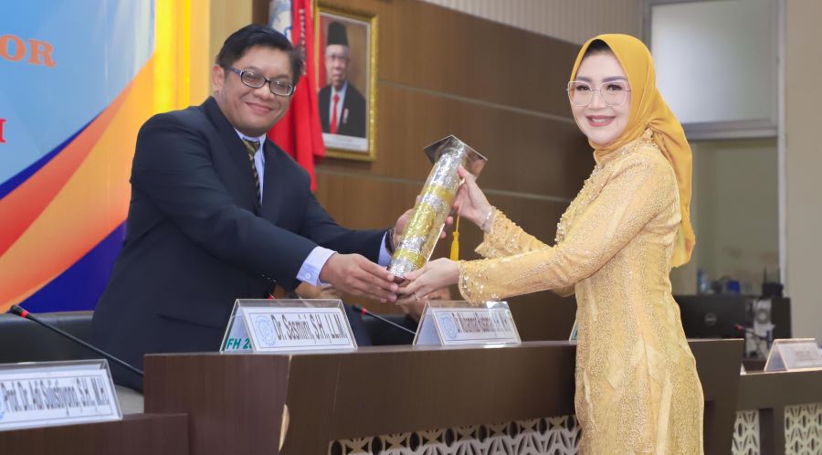 Eva Yuliana Raih Gelar Doktor dengan Disertasi Mediasi dalam Kasus Lalin