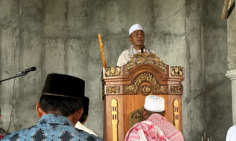 Fauzan Khalid Jadi Khatib dan Imam Salat Jumat di Lombok Tengah