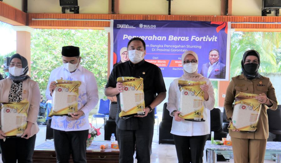 Tekan Stunting di Bone Bolango, Gobel Salurkan Beras Fortivit