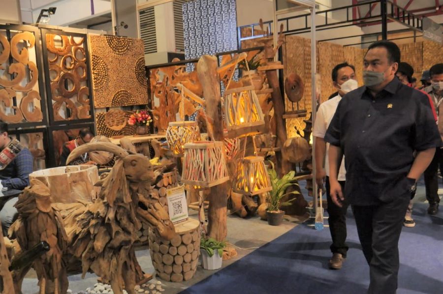 Industri Mebel Berperan Besar Serap Tenaga Kerja
