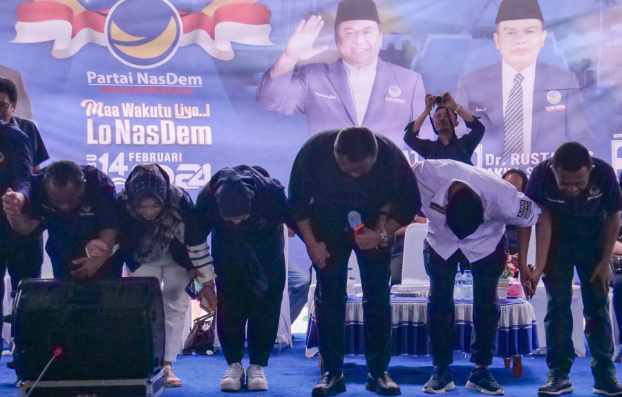 Gobel Dicegat Warga: 'I Love You, Pak'