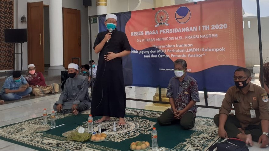 Hasan Aminuddin Salurkan Bibit Jagung untuk Poktan Toroyan