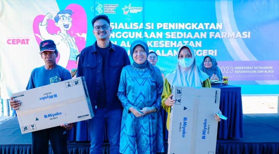 Hasnah Sosialisasikan Penggunaan Produk Farmasi kepada Masyarakat Barru