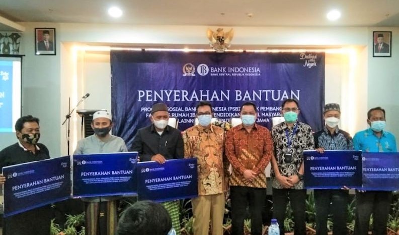 Haji Charles Salurkan PSBI ke 59 Yayasan di Jember