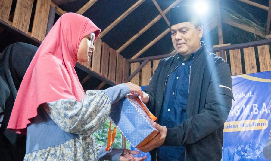 Irsan Bagikan Ribuan Paket Sembako dan Perlengkapan Ibadah di Aceh