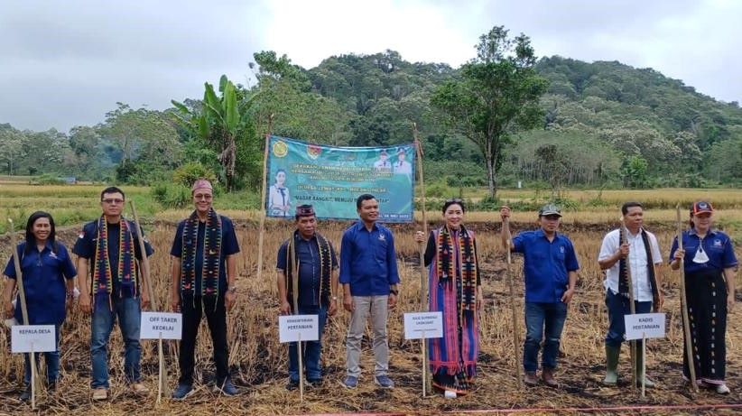 Julie Laiskodat Bantu Pasarkan Kedelai Hasil Petani NTT
