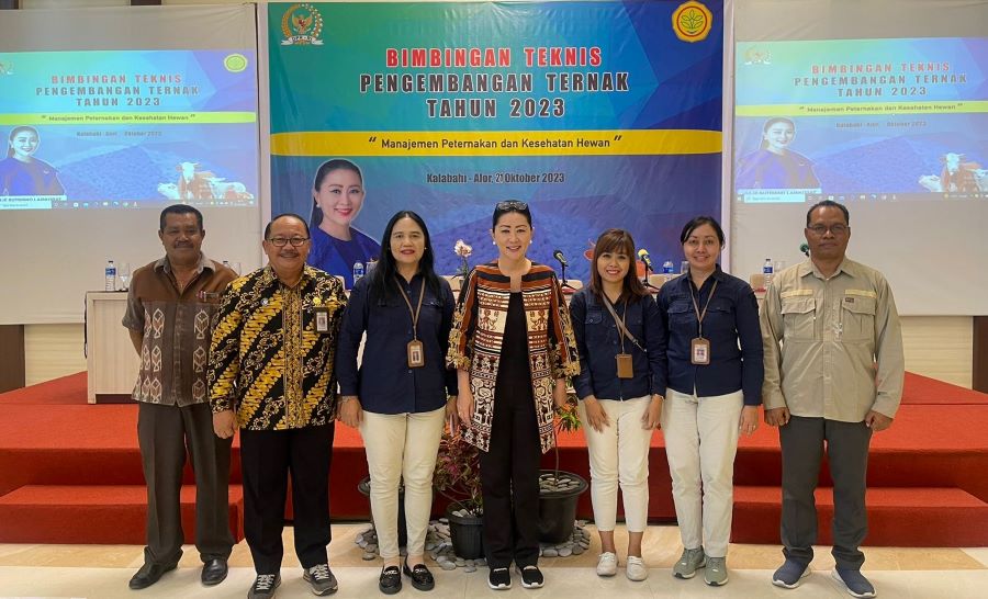 Julie Minta Masyarakat NTT Maksimalkan Bantuan Ternak