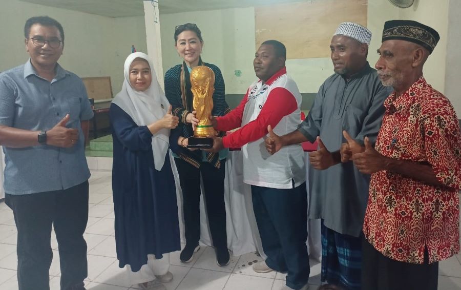 Julie Dukung Turnamen Sepak Bola Yentji Open 2023 di Lembata