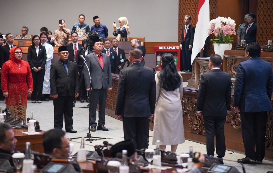 DPR Lantik Anggota PAW Fraksi NasDem Kamran Muchtar