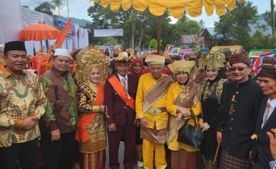 Lisda Hendrajoni Hadiri Pengukuhan Yang Dipertuan Tuanku Rajo Malenggang