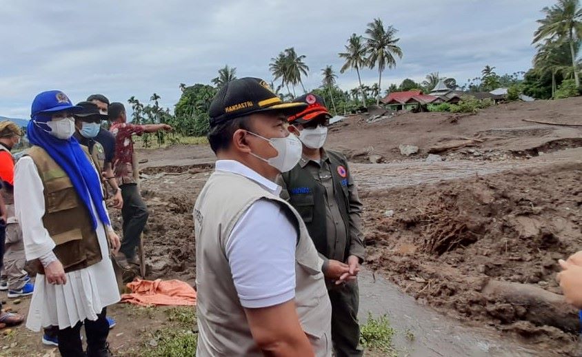 Lisda Tinjau Lokasi Gempa Pasaman Barat
