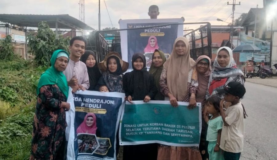 Lisda Serahkan Paket Buka Puasa dan Sahur untuk Korban Banjir