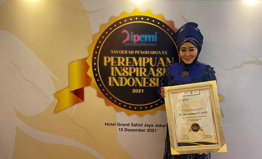 Lisda Terima Penghargaan Perempuan Inspirasi Indonesia 2021