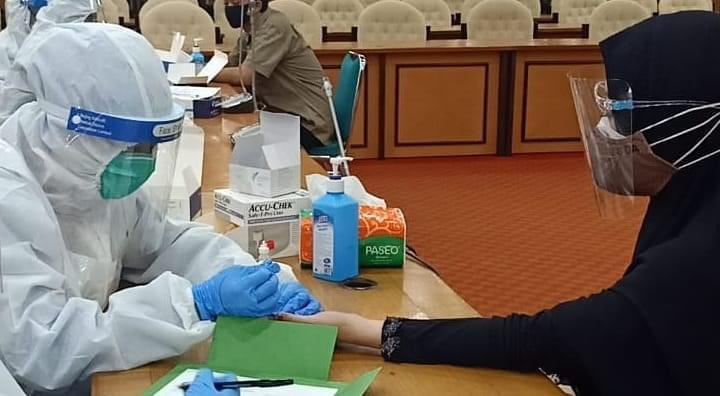 Anggota Fraksi NasDem DPR Jalani Rapid Test dan Tes Swab