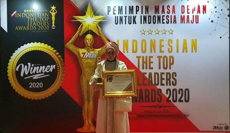 Lisda Terima Penghargaan The Top Women Leader Of The Year 2020