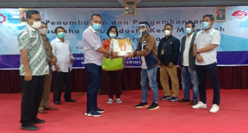 Martin Buka Pelatihan IKM Konveksi dan Produksi Kue di Toba