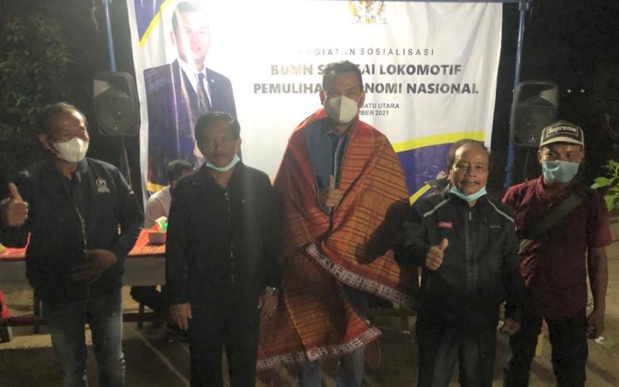 Martin Manurung Bantu Warga Labura Senilai Rp825 Juta