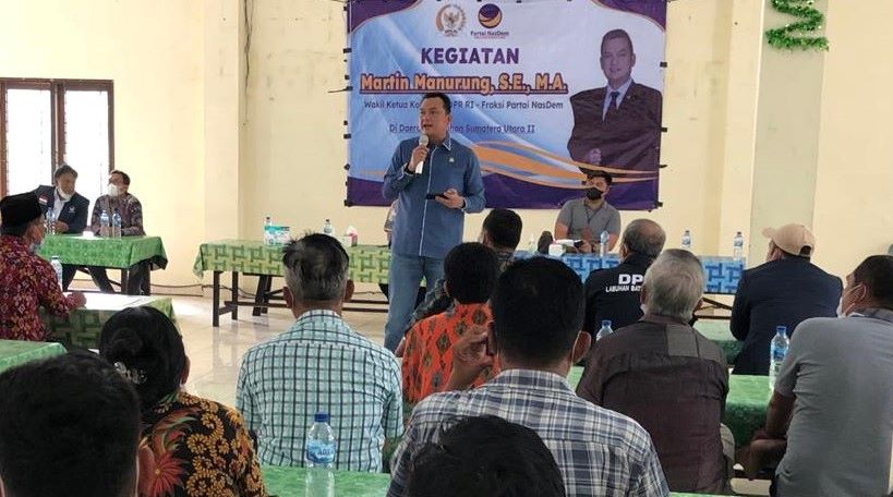 Martin Serahkan Bantuan Senilai Rp300 Juta ke Labusel