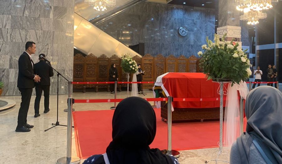 Martin Manurung Pimpin Upacara Persemayaman Almarhum Nyat Kadir