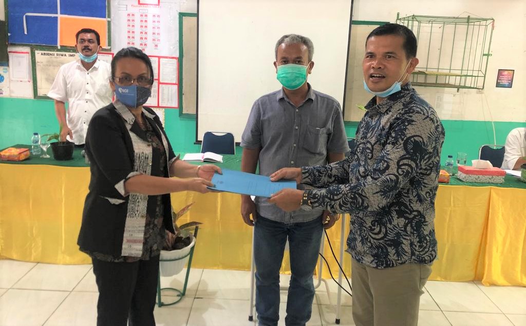 Martin Salurkan Beasiswa PIP kepada 92 Pelajar SLTP di Toba