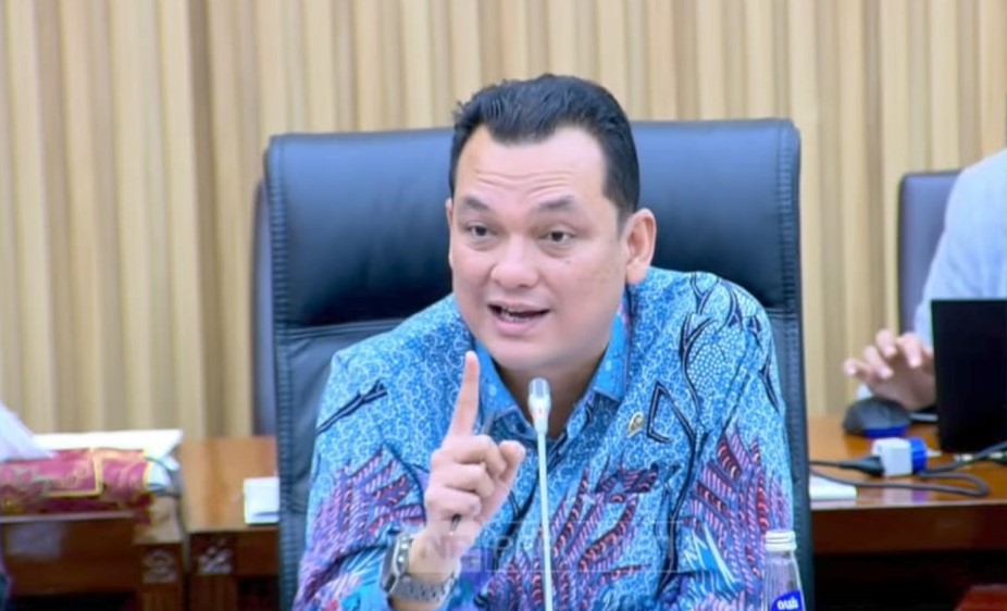Martin Tegaskan Program Listrik Desa Harus Menjangkau Seluruh Wilayah