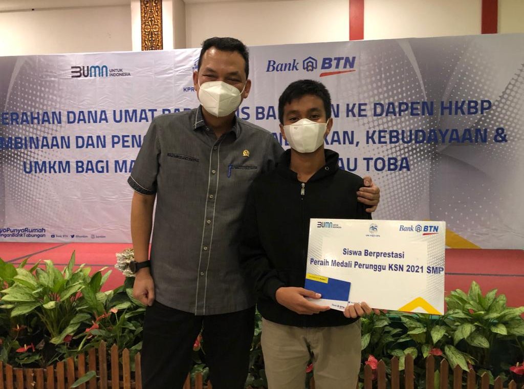 Martin Salurkan Bantuan bagi Warga di Kawasan Danau Toba
